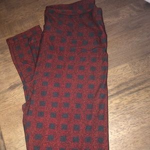 Lularoe OS black/red plaid